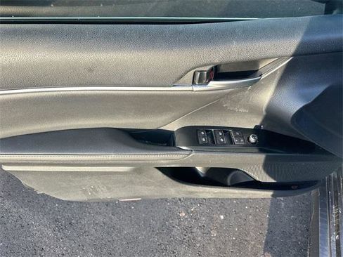 Used 2019 Toyota Camry XLE image 21