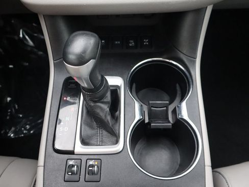 Used 2019 Toyota Highlander XLE AWD/4WD image 40