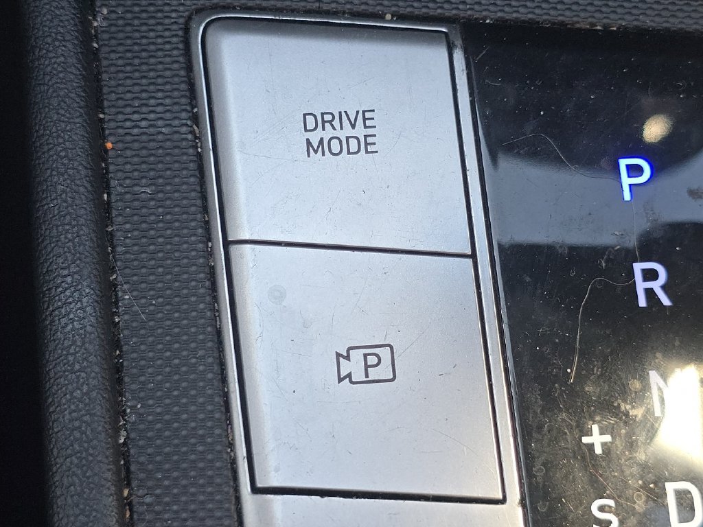 Used 2021 Hyundai Elantra SE w/ Preferred Accessory Package FWD image 28