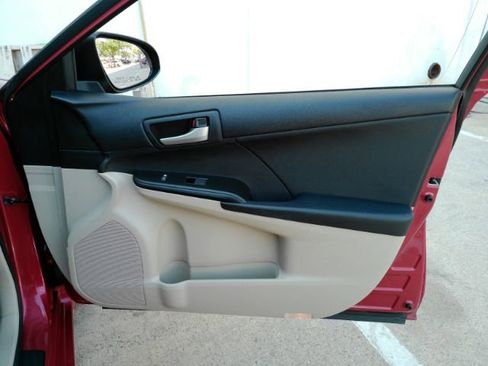 Used 2012 Toyota Camry LE FWD image 17