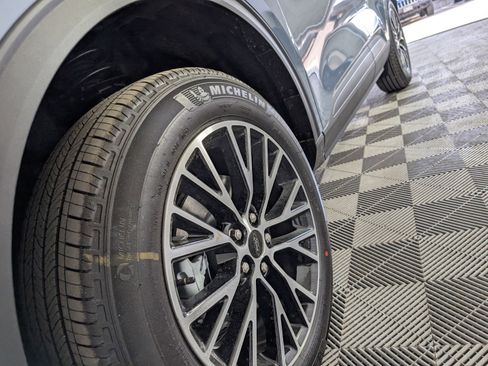 New 2025 Ford Escape SE w/ PHEV Premium Package image 9