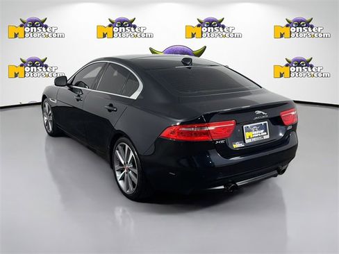 Used 2017 Jaguar XE Prestige image 7