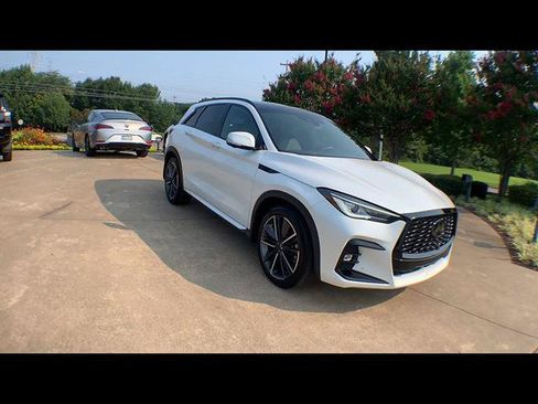 Used 2023 INFINITI QX50 Sport FWD image 2