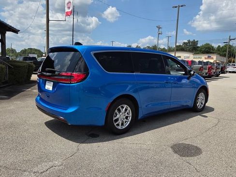 Used 2026 Chrysler Pacifica Select FWD image 17