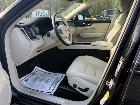 Used 2021 Volvo XC60 T5 Momentum w/ Advanced Package image 15