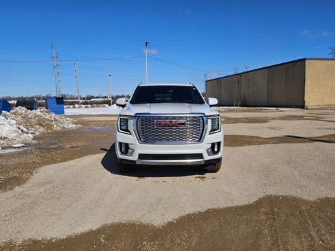 Used 2022 GMC Yukon XL Denali image 9