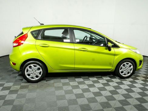 Used 2013 Ford Fiesta SE FWD image 2
