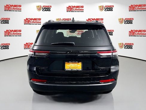 Used 2023 Jeep Grand Cherokee Limited w/ Black Appearance Package image 16