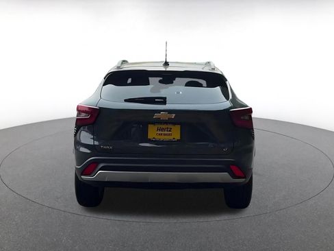 Used 2025 Chevrolet Trax LT image 12