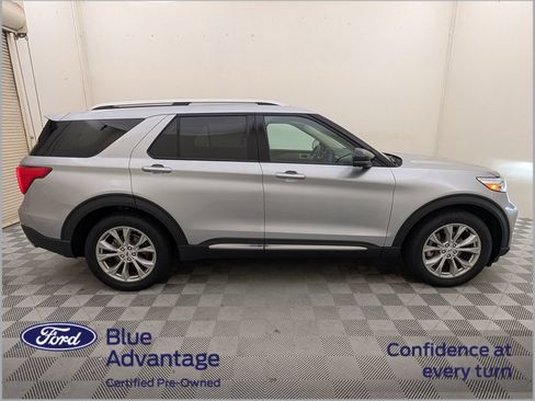 Used 2023 Ford Explorer Limited w/ Equipment Group 301A RWD image 2