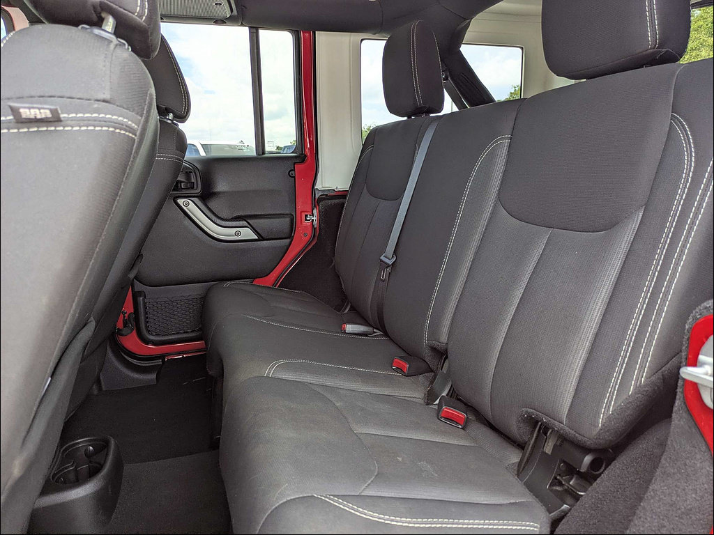 Used 2018 Jeep Wrangler Unlimited Sahara AWD/4WD image 16