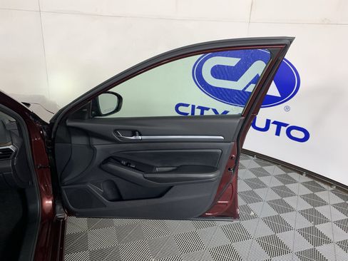 Used 2023 Nissan Altima 2.5 SV FWD image 39