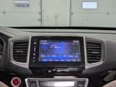 Used 2016 Honda Pilot Touring image 18