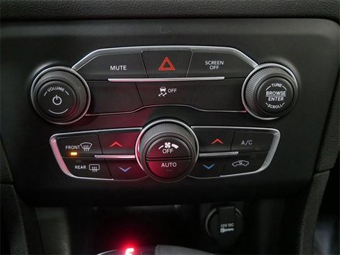 Used 2017 Dodge Charger SXT image 21