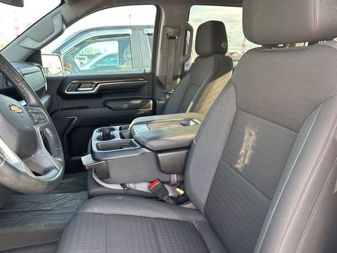 Used 2024 Chevrolet Silverado 1500 LT AWD/4WD image 2