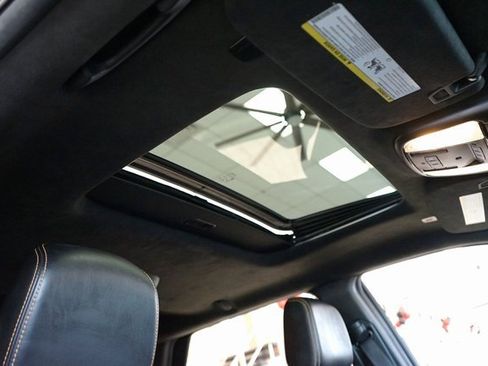 Used 2023 Dodge Durango R/T w/ Hemi Orange Plus Package image 10