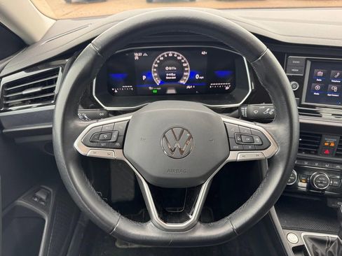 Used 2024 Volkswagen Jetta SE image 10