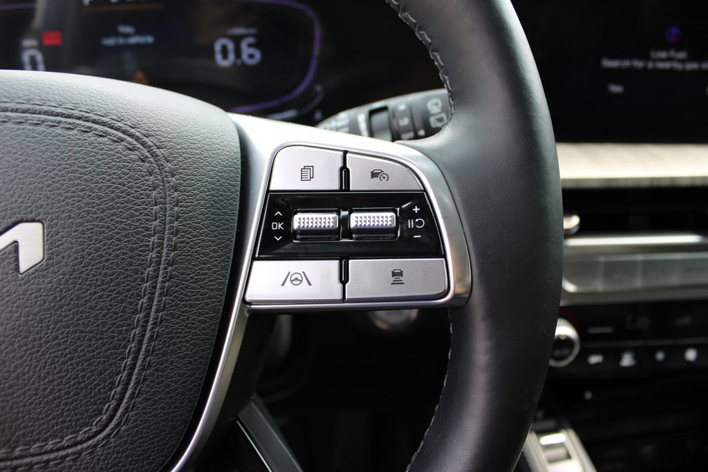 Used 2024 Kia Telluride EX w/ EX Captain's Chair Package AWD/4WD image 16