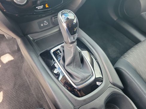 Certified 2019 Nissan Rogue SV FWD image 24