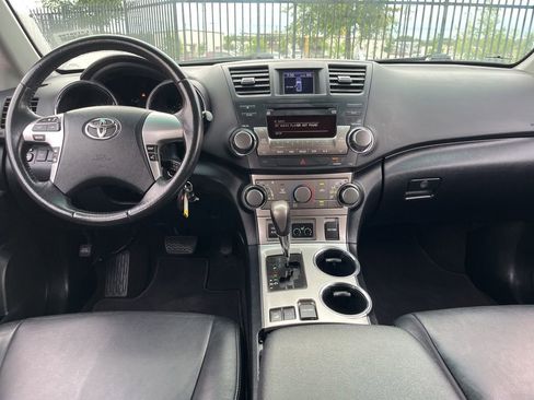 Used 2012 Toyota Highlander SE w/ Tow Pkg AWD/4WD image 15
