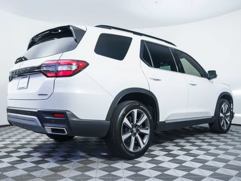 Used 2025 Honda Pilot Touring image 7