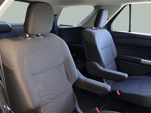 Used 2021 Ford Explorer XLT image 15