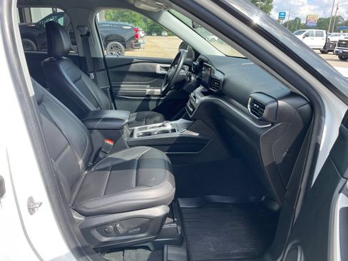 Used 2023 Ford Explorer XLT w/ Equipment Group 202A RWD image 39