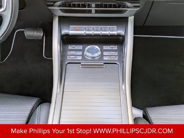 Used 2025 Lincoln Nautilus Reserve AWD/4WD image 18