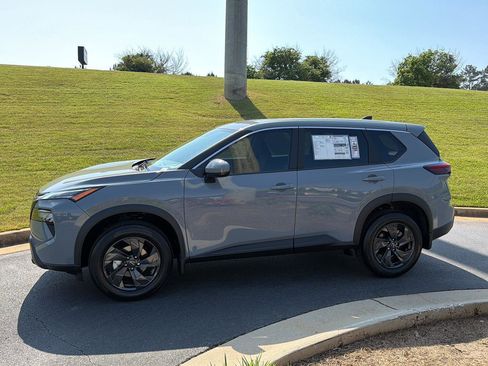 New 2026 Nissan Rogue SV FWD image 3