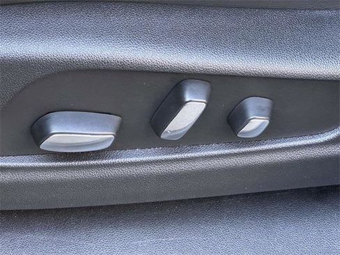 Used 2025 Cadillac XT6 Premium Luxury image 13