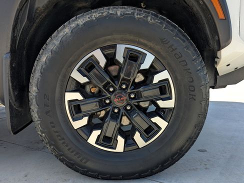 Used 2023 Nissan Frontier PRO-4X w/ Technology Package AWD/4WD image 12