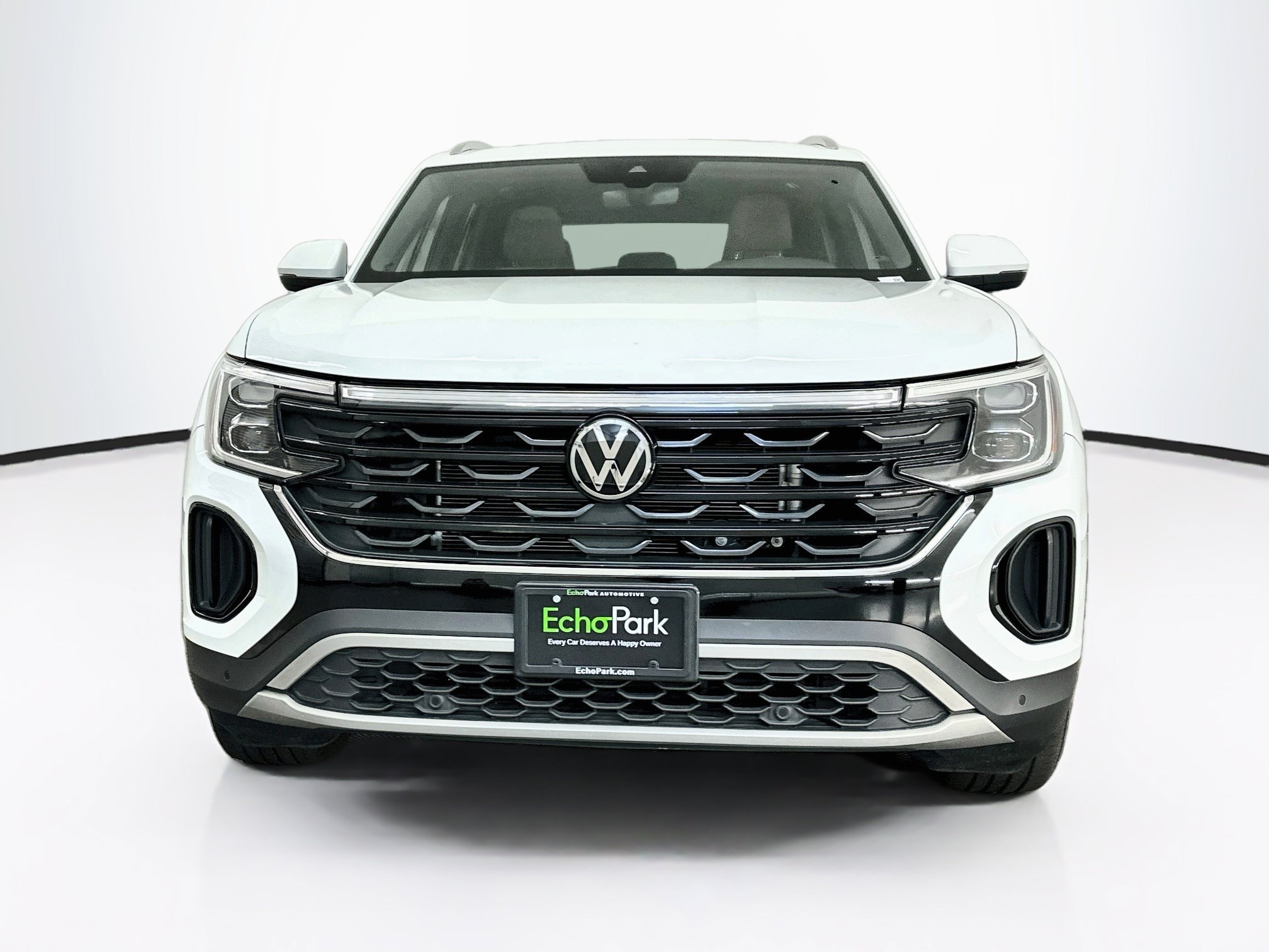 Used 2024 Volkswagen Atlas Cross Sport SE w/ Panoramic Sunroof Package AWD/4WD image 2