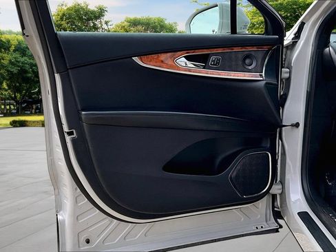 Used 2020 Lincoln Nautilus Reserve FWD image 22