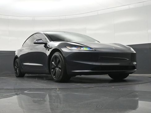 Used 2025 Tesla Model 3 Long Range RWD image 31