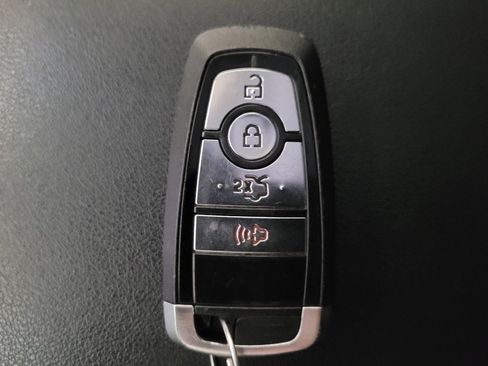 Used 2017 Ford Edge Titanium image 32