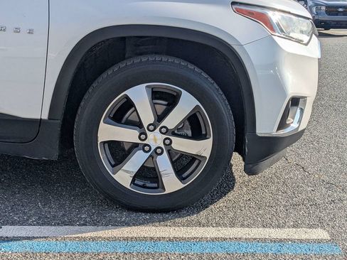 Used 2018 Chevrolet Traverse LT FWD image 11