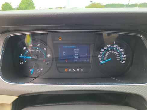 Used 2016 Ford Taurus SE image 13