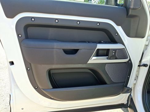 Used 2023 Land Rover Defender 110 X-Dynamic SE image 13