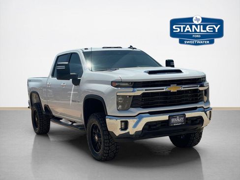 Used 2025 Chevrolet Silverado 2500 LT w/ Convenience Package AWD/4WD image 1