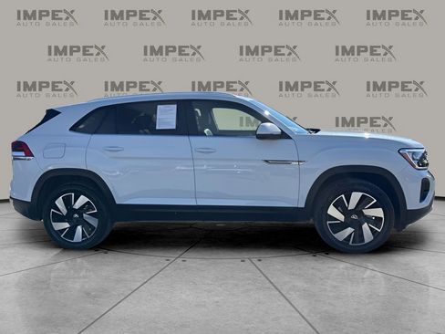 Used 2025 Volkswagen Atlas Cross Sport SE image 6