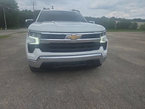 Used 2022 Chevrolet Silverado 1500 LT AWD/4WD image 2