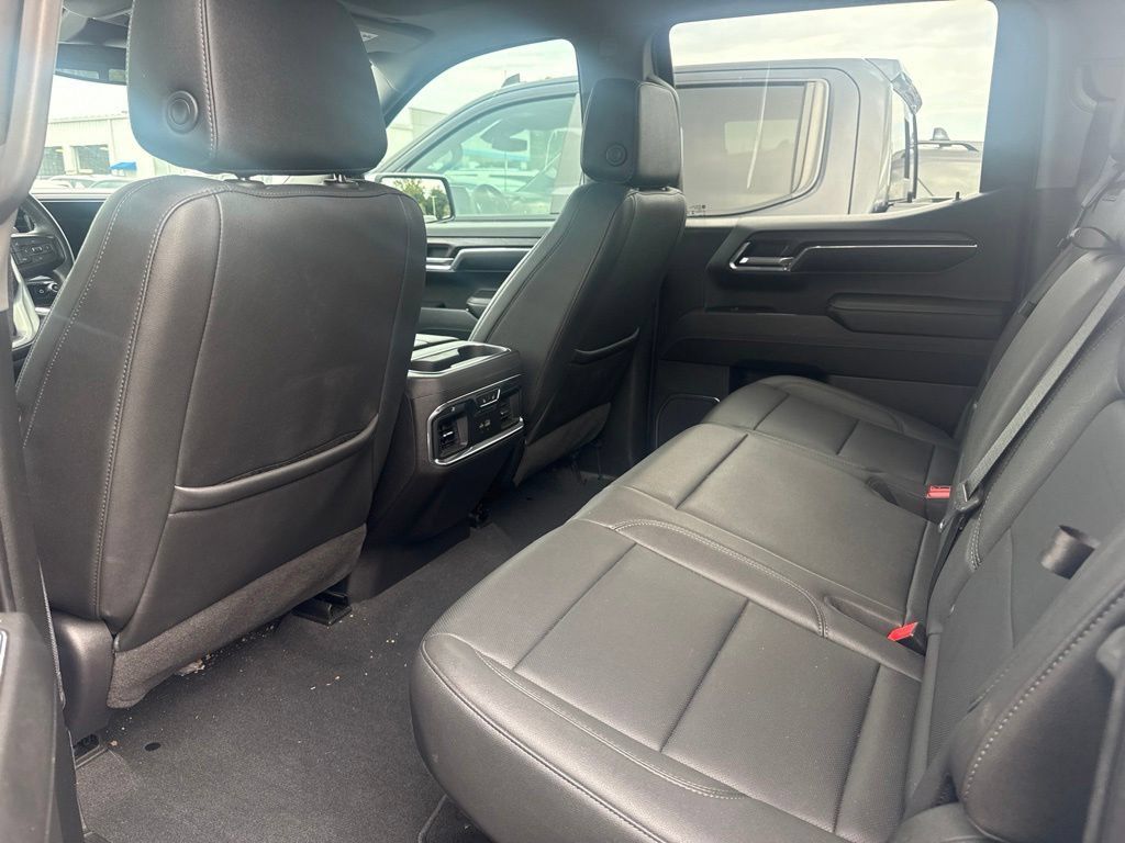 Used 2024 GMC Sierra 1500 SLT w/ SLT Premium Plus Package AWD/4WD image 10