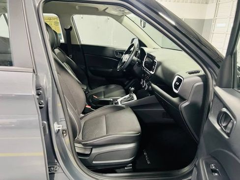 Used 2024 Hyundai Venue Limited FWD image 35