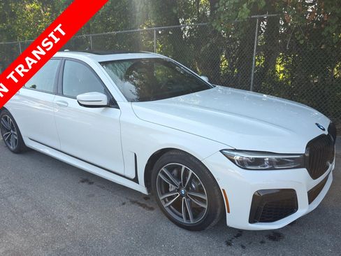 Used 2020 BMW 740i w/ M Sport Package RWD image 3