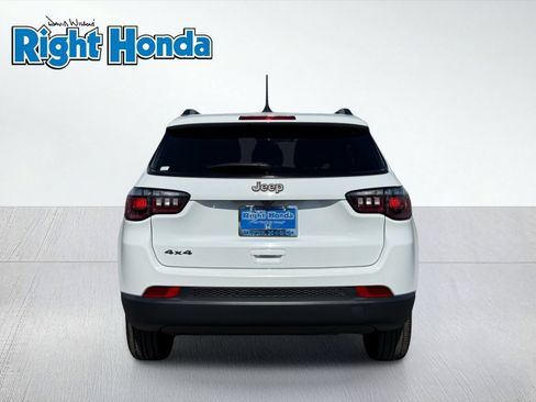 Used 2025 Jeep Compass Latitude w/ Convenience Group AWD/4WD image 7
