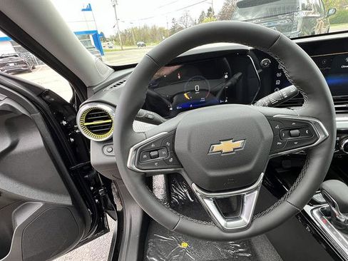 New 2026 Chevrolet Trax LT w/ Sunroof Package FWD image 12