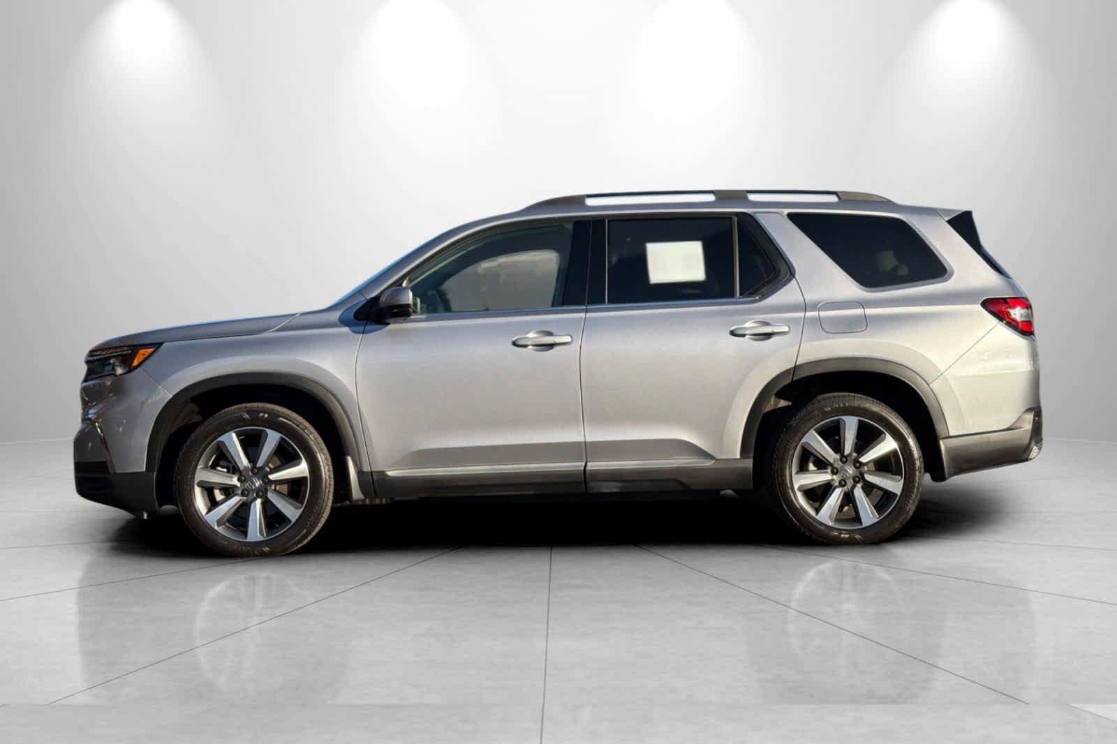 Used 2023 Honda Pilot Touring image 5