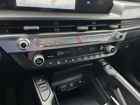 New 2025 Kia Telluride S image 19