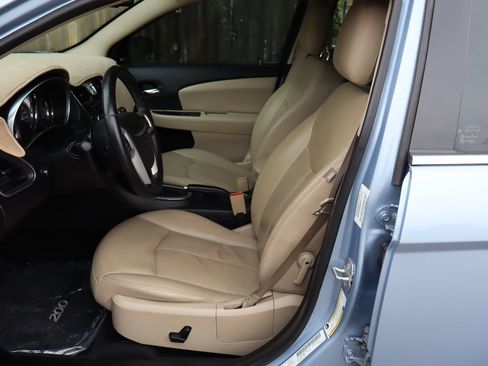 Used 2014 Chrysler 200 Limited FWD image 19
