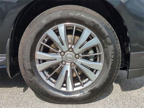 Used 2018 Nissan Pathfinder S image 11